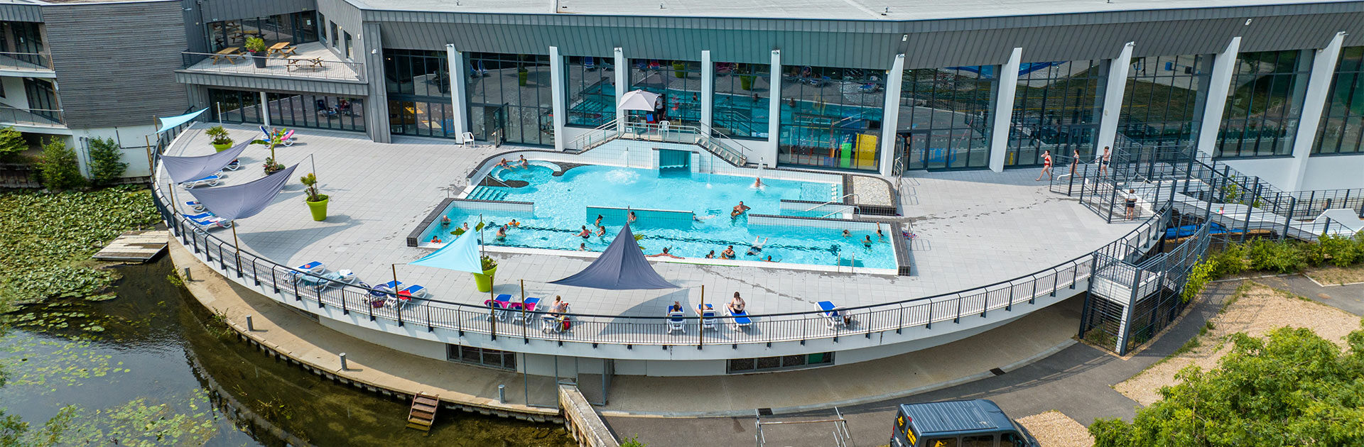 Centre aquatique des Grands-Prés vu de drone